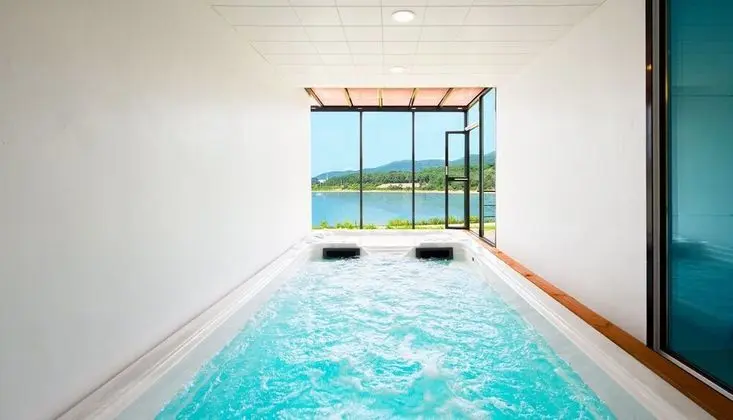 Villa (Pool / Type #1 Over base 2 pax, EPF)