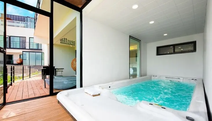 Villa (Pool / Type #1 Over base 2 pax, EPF)