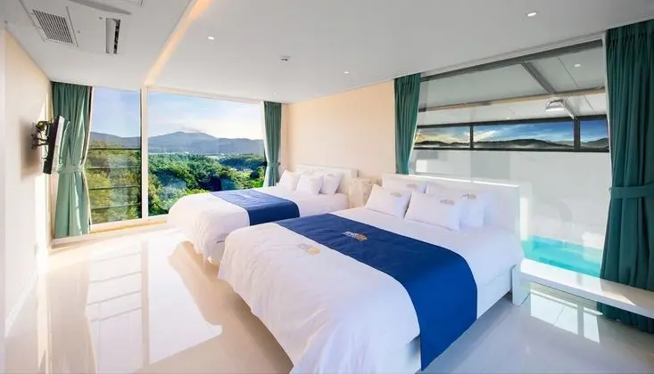 Villa (Pool / Type #2 Over base 2 pax, EPF)