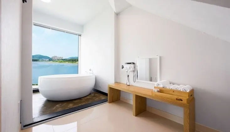 Villa (Pool / Type #2 Over base 2 pax, EPF)