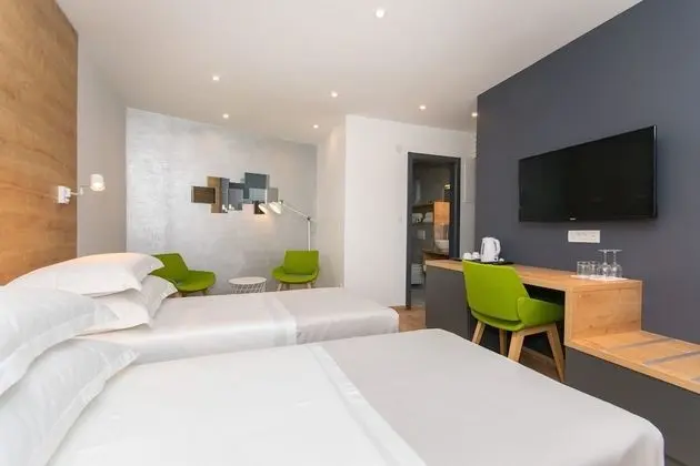 Deluxe Tek Büyük veya İki Ayrı Yataklı Oda, 1 Çift Kişilik veya 2 Tek Kişilik Yatak, Denize Bakan