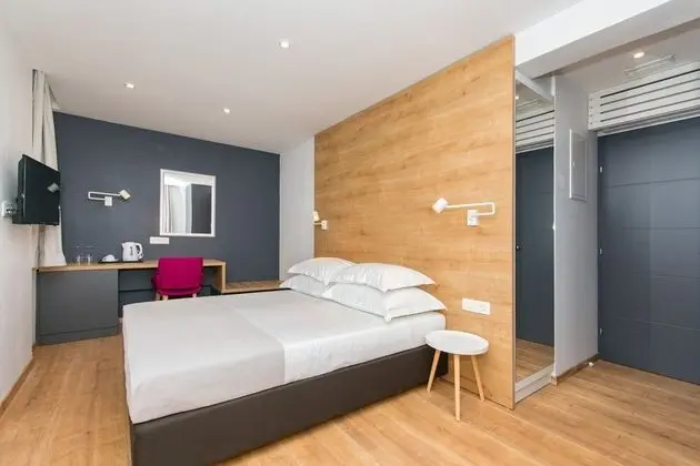 Deluxe Tek Büyük veya İki Ayrı Yataklı Oda, 1 Çift Kişilik veya 2 Tek Kişilik Yatak, Denize Bakan