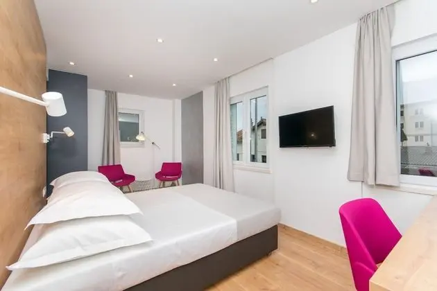 Deluxe Tek Büyük veya İki Ayrı Yataklı Oda, 1 Çift Kişilik veya 2 Tek Kişilik Yatak, Denize Bakan