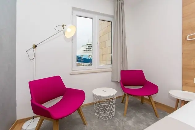 Deluxe Tek Büyük veya İki Ayrı Yataklı Oda, 1 Çift Kişilik veya 2 Tek Kişilik Yatak, Denize Bakan