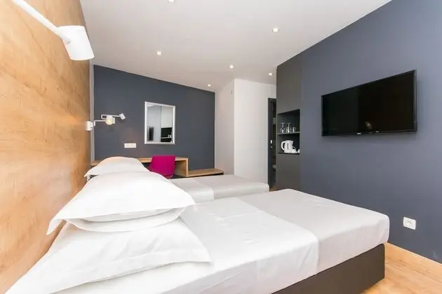 Deluxe Tek Büyük veya İki Ayrı Yataklı Oda, 1 Çift Kişilik veya 2 Tek Kişilik Yatak, Denize Bakan