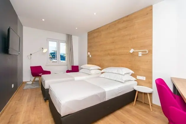 Deluxe Tek Büyük veya İki Ayrı Yataklı Oda, 1 Çift Kişilik veya 2 Tek Kişilik Yatak, Denize Bakan