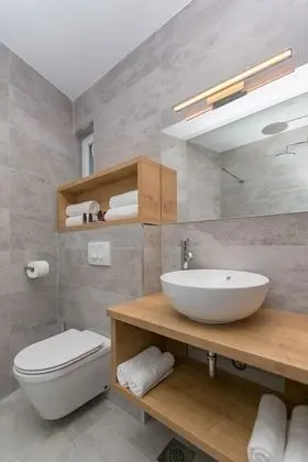 Deluxe Tek Büyük veya İki Ayrı Yataklı Oda, 1 Çift Kişilik veya 2 Tek Kişilik Yatak, Denize Bakan