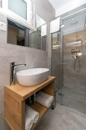 Deluxe Tek Büyük veya İki Ayrı Yataklı Oda, 1 Çift Kişilik veya 2 Tek Kişilik Yatak, Denize Bakan