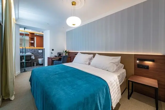 Standard Tek Büyük Yataklı Oda