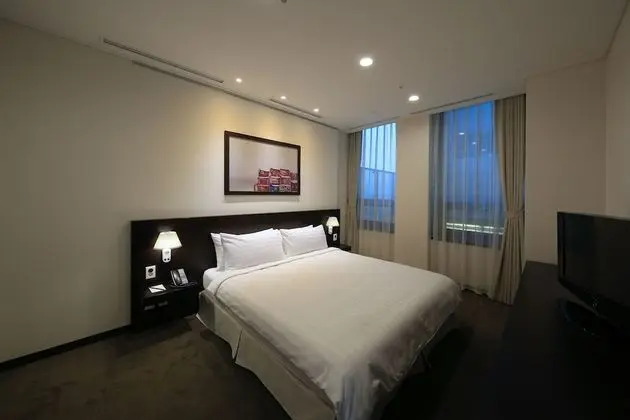 1-Bedroom Apartment with Kitchen: Extra person (over 6-year-old) will be charged upon check-in
