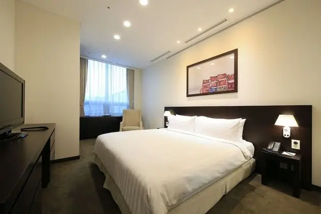 1-Bedroom Apartment with Kitchen: Extra person (over 6-year-old) will be charged upon check-in