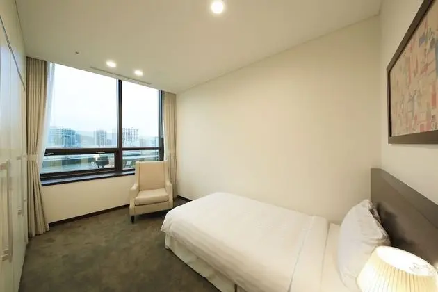 2-Bedroom Premiere Apartment with Kitchen:Extra person(over 6-year-old)will be charged upon check-in