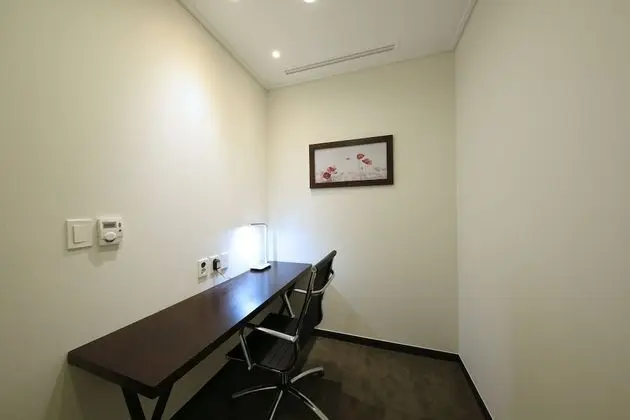 4-Bedroom Apartment with Kitchen:Extra person (over 6-year-old) will be charged upon check-in