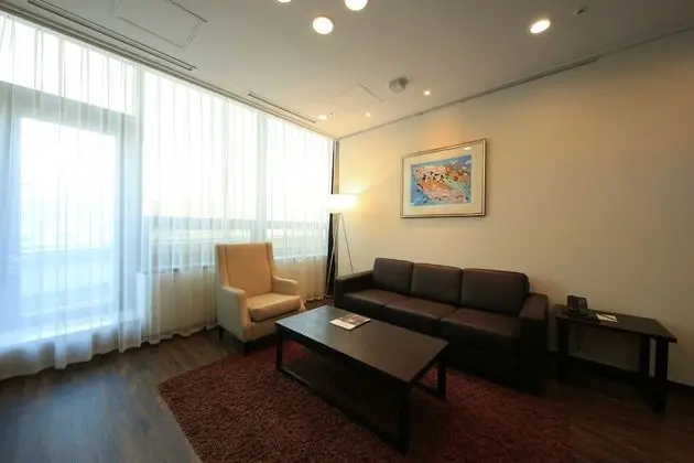 4-Bedroom Apartment with Kitchen:Extra person (over 6-year-old) will be charged upon check-in