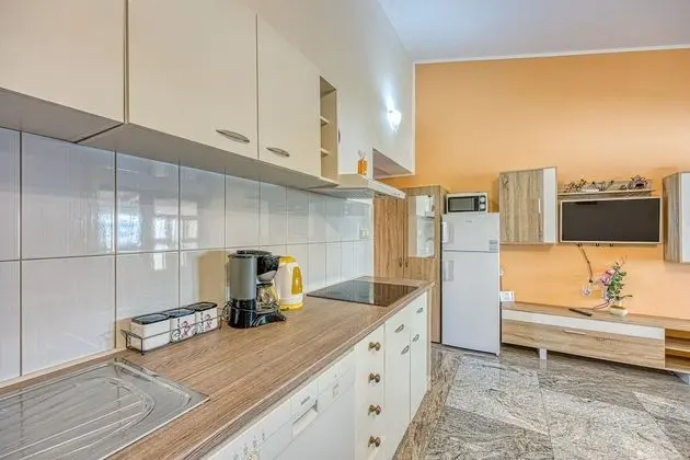 Family Apart Daire, 1 Çift Kişilik Yatak ve Çekyat, Bahçeli (Orange Apartment Sea View)