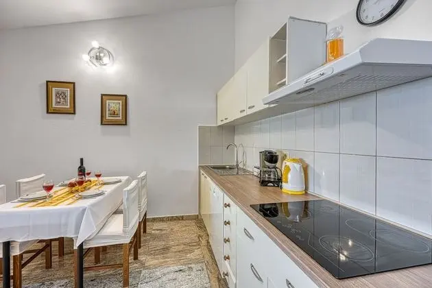 Family Apart Daire, 1 Çift Kişilik Yatak ve Çekyat, Bahçeli (Orange Apartment Sea View)