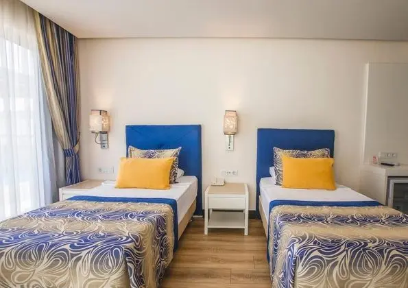 https://images.etstur.com/files/images/hotelImages/TR/92980/l/Orange-County-Resort-Hotel-Alanya-Oda-346000.jpg