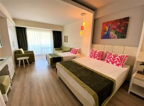 https://images.etstur.com/files/images/hotelImages/TR/92980/l/Orange-County-Resort-Hotel-Alanya-Oda-366027.jpg