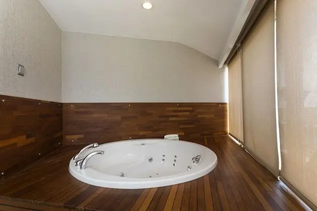 King Suite Sea View with Jacuzzi