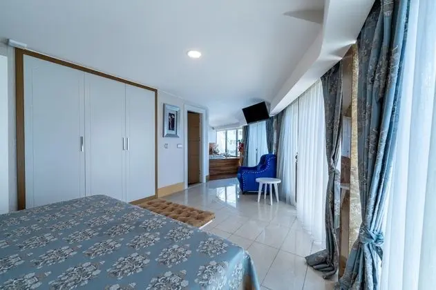King Suite Sea View with Jacuzzi