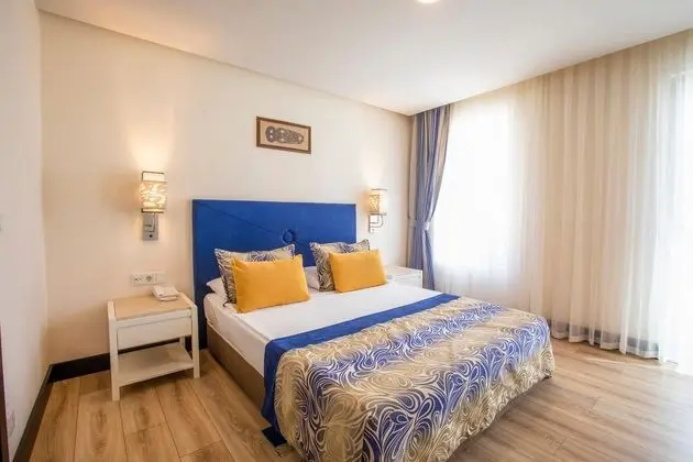 Standart Kara Manzaralı Oda