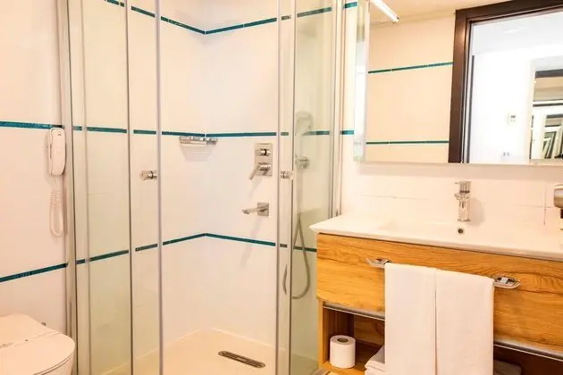 Standart Kara Manzaralı Oda