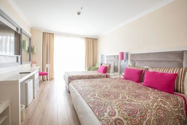 https://images.etstur.com/files/images/hotelImages/TR/209932/l/Orange-County-Resort-Hotel-Belek-Oda-345774.jpg