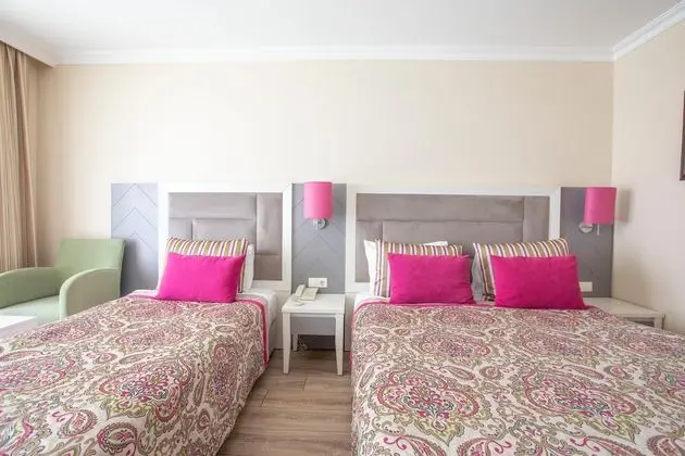 https://images.etstur.com/files/images/hotelImages/TR/209932/l/Orange-County-Resort-Hotel-Belek-Oda-345775.jpg