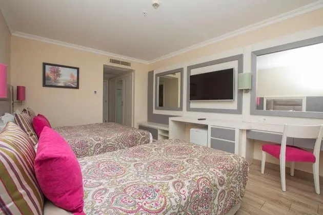 https://images.etstur.com/files/images/hotelImages/TR/209932/l/Orange-County-Resort-Hotel-Belek-Oda-345784.jpg