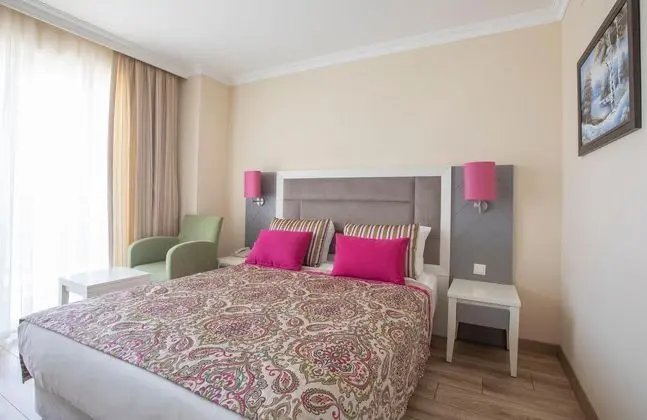 https://images.etstur.com/files/images/hotelImages/TR/209932/l/Orange-County-Resort-Hotel-Belek-Oda-345791.jpg