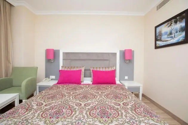 https://images.etstur.com/files/images/hotelImages/TR/209932/l/Orange-County-Resort-Hotel-Belek-Oda-345795.jpg