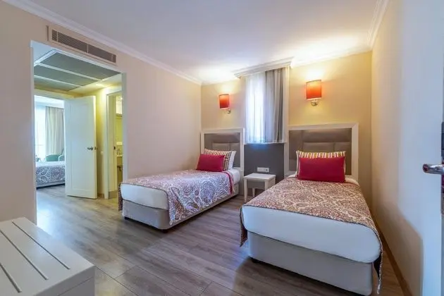 https://images.etstur.com/files/images/hotelImages/TR/209932/l/Orange-County-Belek-Oda-369565.jpg