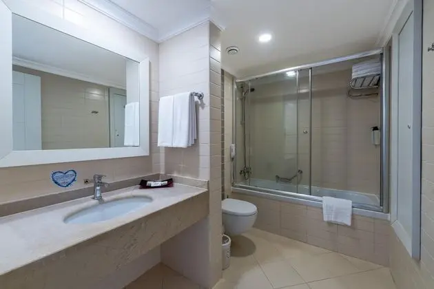 https://images.etstur.com/files/images/hotelImages/TR/209932/l/Orange-County-Belek-Oda-369568.jpg