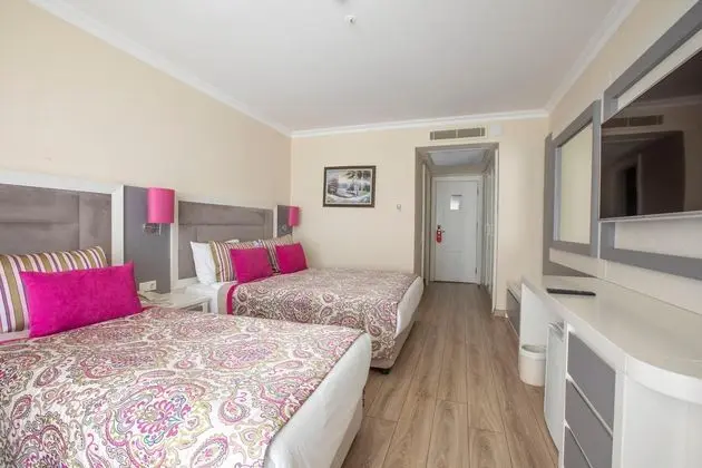 Standart Kara Manzaralı Oda