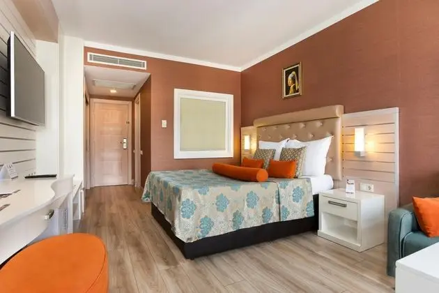 https://images.etstur.com/files/images/hotelImages/TR/92979/l/Orange-County-Kemer---Adult-Only--18-Oda-372321.jpg