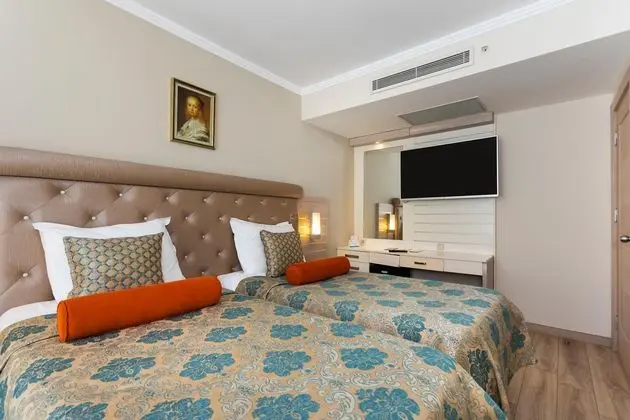 https://images.etstur.com/files/images/hotelImages/TR/92979/l/Orange-County-Resort-Hotel-Kemer-Oda-307067.jpg