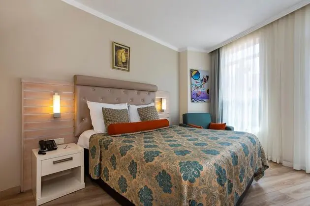 https://images.etstur.com/files/images/hotelImages/TR/92979/l/Orange-County-Resort-Hotel-Kemer-Oda-307070.jpg