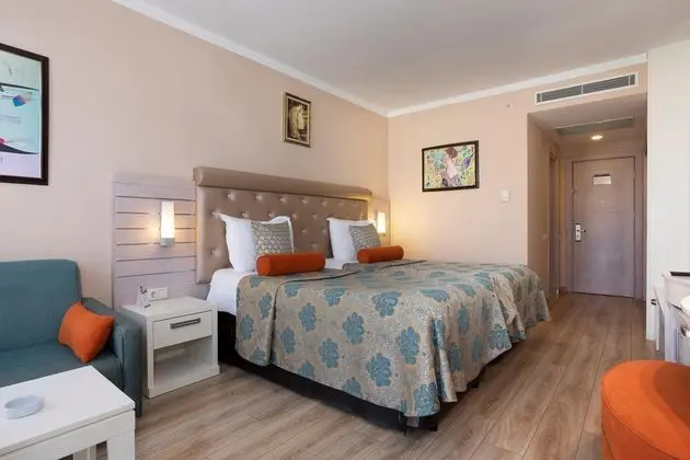 https://images.etstur.com/files/images/hotelImages/TR/92979/l/Orange-County-Resort-Hotel-Kemer-Oda-307090.jpg