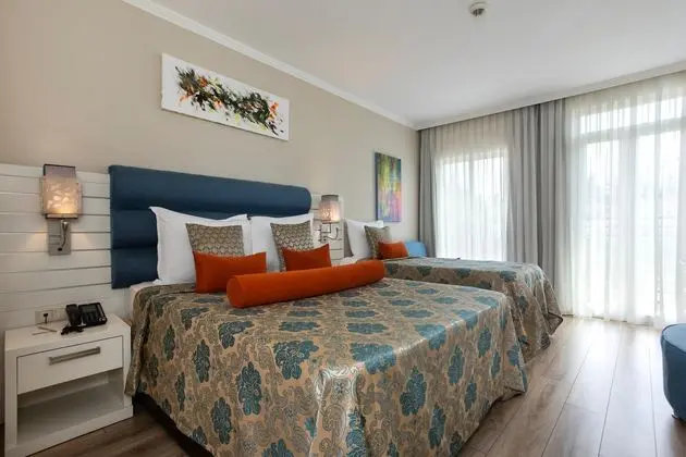 https://images.etstur.com/files/images/hotelImages/TR/92979/l/Orange-County-Resort-Hotel-Kemer-Oda-307091.jpg