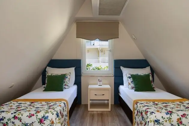 https://images.etstur.com/files/images/hotelImages/TR/92979/l/Orange-County-Resort-Hotel-Kemer-Oda-307094.jpg