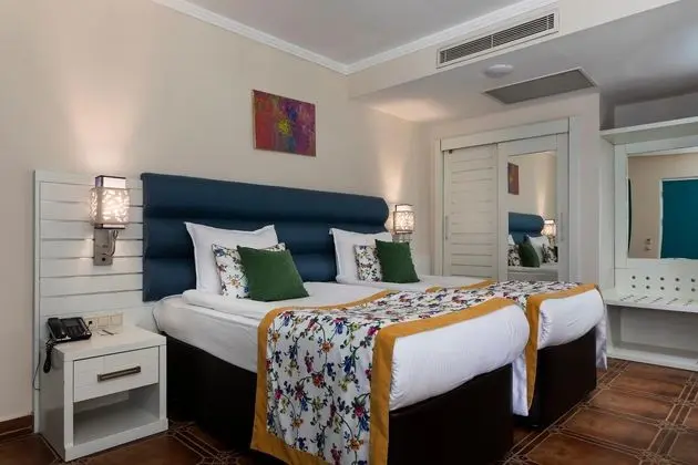 https://images.etstur.com/files/images/hotelImages/TR/92979/l/Orange-County-Resort-Hotel-Kemer-Oda-307095.jpg