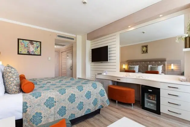 https://images.etstur.com/files/images/hotelImages/TR/92979/l/Orange-County-Resort-Hotel-Kemer-Oda-345932.jpg