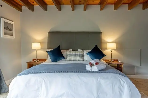 Luxury Kır Evi, 2 Yatak Odası, Dağ Manzaralı, Havuz Kenarı