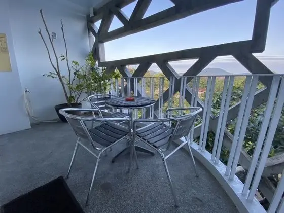 Üç Kişilik Oda, Birden Çok Yatak, Balkon