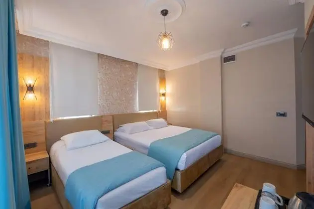 Corner Room, Bahçe veya Sokak Manzaralı, Balkonlu