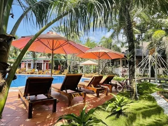 Deluxe Bungalov, Havuz Manzaralı