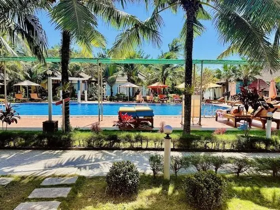 Deluxe Bungalov, Havuz Manzaralı