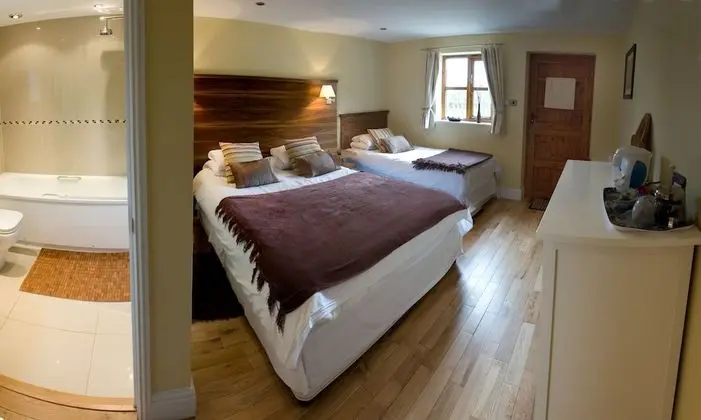 Standard Üç Kişilik Oda, Banyolu/Duşlu (Room 6 )
