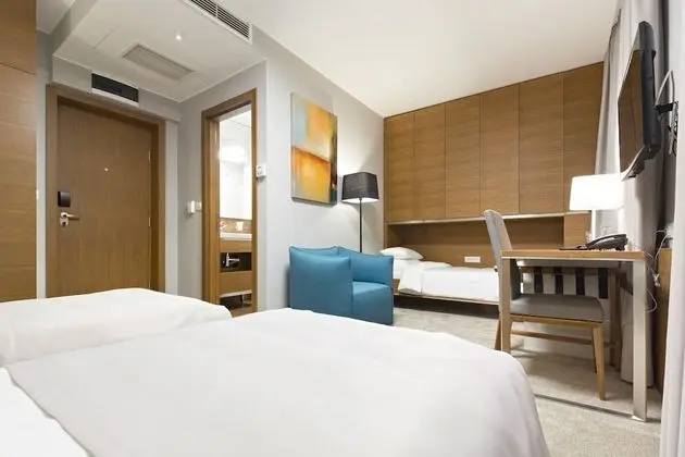 Deluxe Tek Büyük veya İki Ayrı Yataklı Oda, 1 Yatak Odası, Avlu Manzaralı