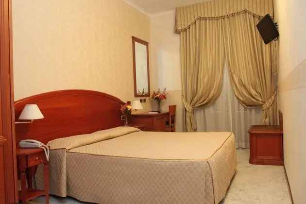 Standard Tek Büyük veya İki Ayrı Yataklı Oda